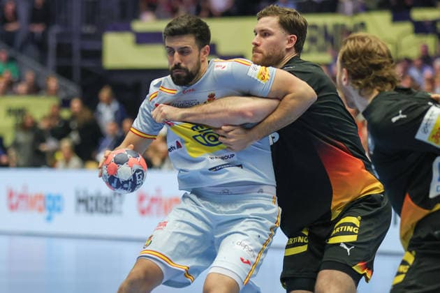 Germany Spain, EHF Handball European Championship 2026 Johannes Golla Germany, 4 defends against Agustin Casado Marcelo Spain, 8 Handball EHF European Championship, international match between Germany and Spain on January 19, 2026 in Herning Denmark , Herning Denmark Jyske Bank Boxing