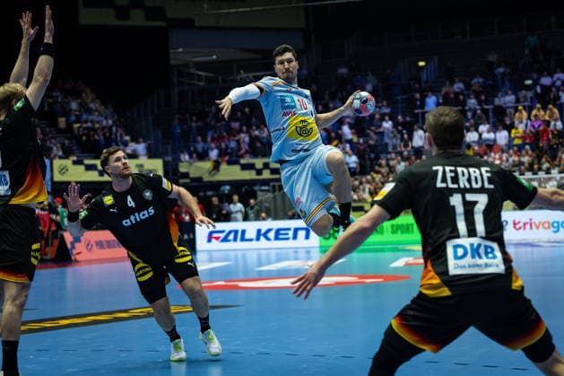 HERNING, DENMARK - JANUARY 19: Alex Dujshebaev Dovichebaev (Spain, 10) in attack during the EHF EURO 2026 match between Germany vs Spain at Jyske Bank Boxen Arena on matchday 3 of the Group Matches Group A on January 19, 2026 in Herning, Denmark. Midtjylland Denmark Copyright: xMarioxM.xKobergx