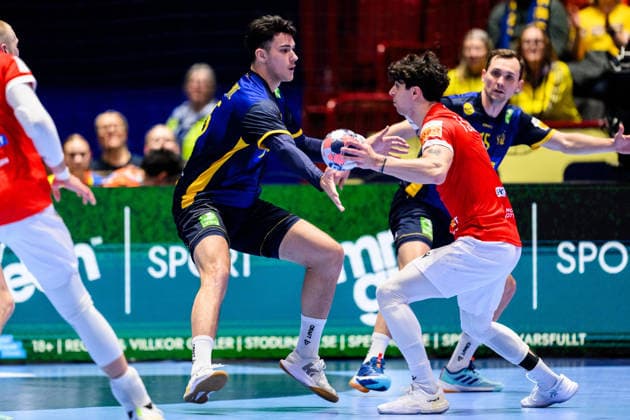 260119 Nikola Roganovic of Sweden and Giorgi Tskhovrebadze of Georgia during the EHF European Handball Championship preliminary round match between Georgia and Sweden on January 19, 2026 in Malmö Photo Petter Arvidson BILDBYRAN kod PA PA1125 handball handball handball handballs em 2026 georgien sverige sweden ehf european handball championship georgia bbeng  Copyright: PETTERxARVIDSON BB260119PA178
