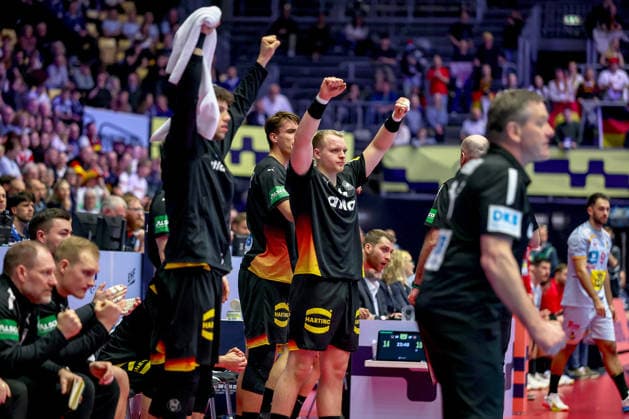 19 01 2026, Handball, Men s EHF EURO 2026, Germany Spain, Jyske Bank Boxen in Herning, Denmark, Preliminary Round Justus Fischer Germany 54 jubilantly gesticulating on the sidelines Denmark