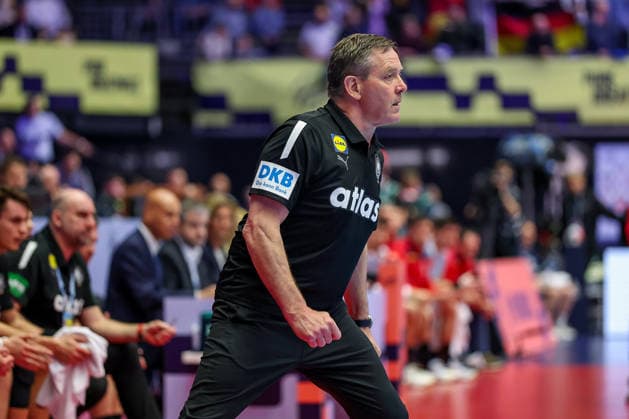 19 01 2026, Handball, Men s EHF EURO 2026, Germany Spain, Jyske Bank Boxen in Herning, Denmark, Preliminary Round Headcoach Alfred Gislason Germany hc gesticulating on the sidelines Denmark
