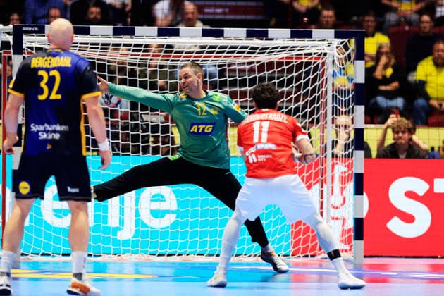 MALMÖ, SWEDEN 20260119 Swedens Andreas Palicka concedes a penalty to Georgias Giorgi Tskhovrebadze during the European Handball Championship Group E match between Georgia and Sweden at Malmö Arena, Malmö, Sweden, January 19, 2026 MALMÖ SWEDEN x10600x  Copyright: xAndreasxHillergren TTx HANDBOLLS-EM 2026 GEORGIEN - SVERIGE