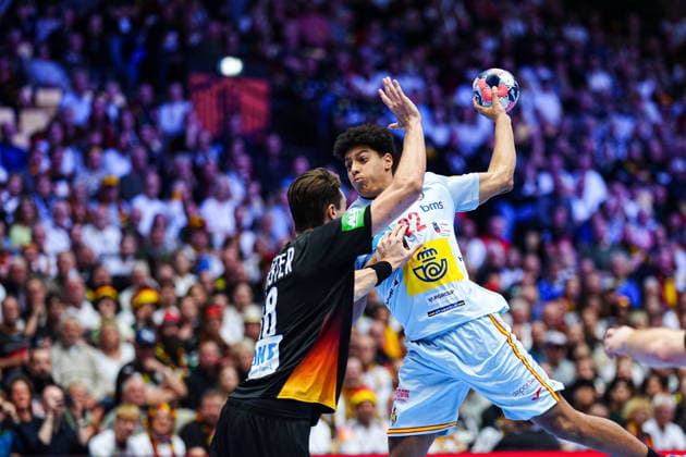 Throw Goal Marcos Fis Spain, 22 DEN, Germany vs Spain, Handball, EHF European Championship 2026, Group A, Matchday 3, 19 01 2026 DEN, Germany vs Spain, Handball, EHF European Championship 2026, Group A, Matchday 3, 19 01 2026 Herning Copyright: xEibner-Pressefoto MarcelxvonxFehrnx EP_MFN