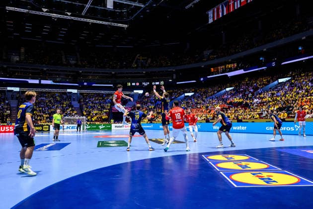 260119 Giorgi Tskhovrebadze of Georgia and Jonathan Carlsbogard of Sweden during the EHF European Handball Championship preliminary round match between Georgia and Sweden on January 19, 2026 in Malmö Photo Petter Arvidson BILDBYRAN kod PA PA1125 handball handball handball handballs em 2026 georgien sverige sweden ehf european handball championship georgia bbeng arena  Copyright: PETTERxARVIDSON BB260119PA210