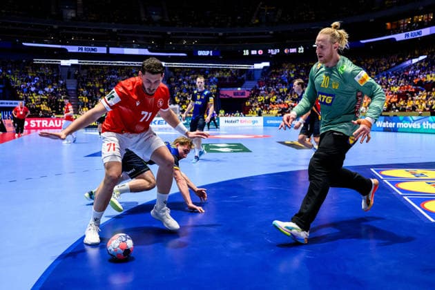 260119 Giorgi Arvelodi Dikhaminjia of Georgia and goalkeeper Mikael Appelgren of Sweden during the EHF European Handball Championship preliminary round match between Georgia and Sweden on January 19, 2026 in Malmö Photo Petter Arvidson BILDBYRAN kod PA PA1125 handball handball handball handballs em 2026 georgien sverige sweden ehf european handball championship georgia bbeng  Copyright: PETTERxARVIDSON BB260119PA211