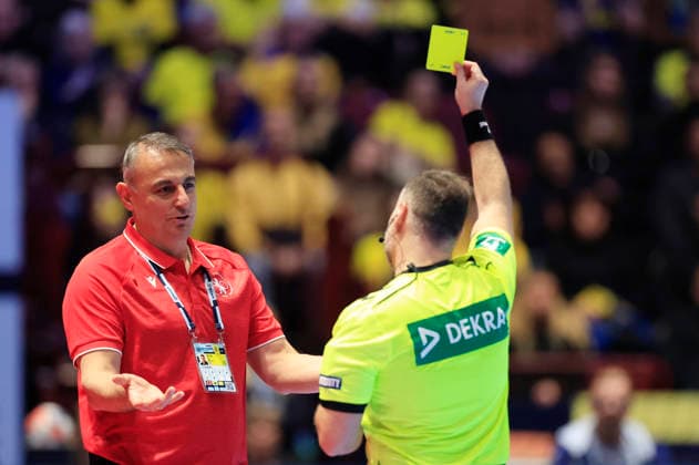 MALMÖ, SWEDEN 20260119 Georgia coach Tite Kalandadze receives a warning during the European Handball Championship Group E match between Georgia and Sweden in Malmö Arena, Malmö, Sweden, January 19, 2026 MALMÖ SWEDEN x10600x  Copyright: xAndreasxHillergren TTx HANDBOLLS-EM 2026 GEORGIEN - SVERIGE