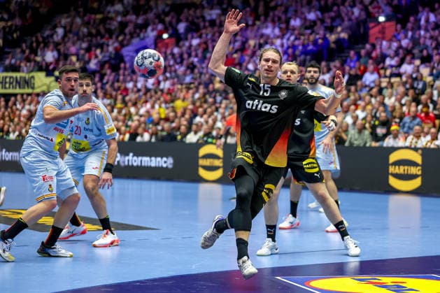 19 01 2026, Handball, Men s EHF EURO 2026, Germany Spain, Jyske Bank Boxen in Herning, Denmark, Preliminary Round Juri Knorr Germany 15 gesticulating on the pitch Denmark