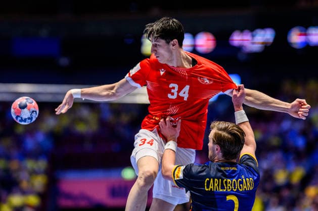 260119 Miriani Gavashelishvili of Georgia and Jonathan Carlsbogard of Sweden during the EHF European Handball Championship preliminary round match between Georgia and Sweden on January 19, 2026 in Malmö Photo Petter Arvidson BILDBYRAN kod PA PA1125 handball handball handball handballs em 2026 georgien sverige sweden ehf european handball championship georgia bbeng  Copyright: PETTERxARVIDSON BB260119PA235