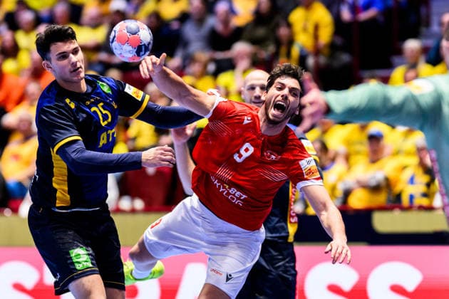 260119 Nikola Roganovic of Sweden and Giorgi Areshidze of Georgia during the EHF European Handball Championship preliminary round match between Georgia and Sweden on January 19, 2026 in Malmö Photo Petter Arvidson BILDBYRAN kod PA PA1125 handball handball handball handballs em 2026 georgien sverige sweden ehf european handball championship georgia bbeng  Copyright: PETTERxARVIDSON BB260119PA238