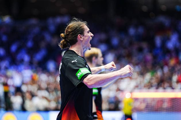 Cheers Juri Knorr Germany, 15 DEN, Germany vs Spain, Handball, EHF European Championship 2026, Group A, Matchday 3, 19 01 2026 DEN, Germany vs Spain, Handball, EHF European Championship 2026, Group A, Matchday 3, 19 01 2026 Herning Copyright: xEibner-Pressefoto MarcelxvonxFehrnx EP_MFN
