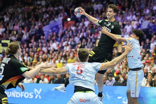 Germany Spain, EHF Handball European Championship 2026 Julian Köster Germany, 18 against Marcos Fis Ballester Spain, 22 and Antonio Serradilla Cuenca Spain, 5 Handball EHF European Championship, international match between Germany and Spain on January 19, 2026 in Herning Denmark , Herning Denmark Jyske Bank Boxen