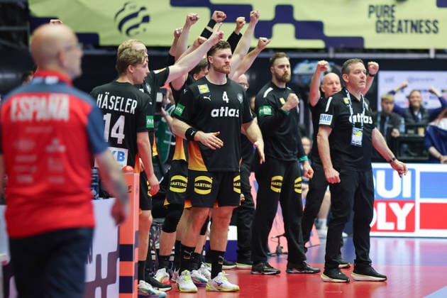 Germany Spain, EHF European Handball Championship 2026 cheers of the German team around coach Alfred Gislason Germany Handball EHF European Championship, international match between Germany and Spain on January 19, 2026 in Herning Denmark , Herning Denmark Jyske Bank Boxen