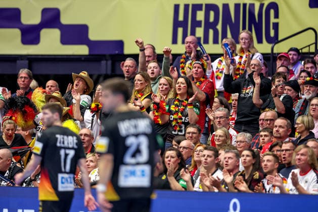 19 01 2026, Handball, Men s EHF EURO 2026, Germany Spain, Jyske Bank Boxen in Herning, Denmark, Preliminary Round Thousands of German fans have traveled to Herning to cheer on the team euphorically Denmark