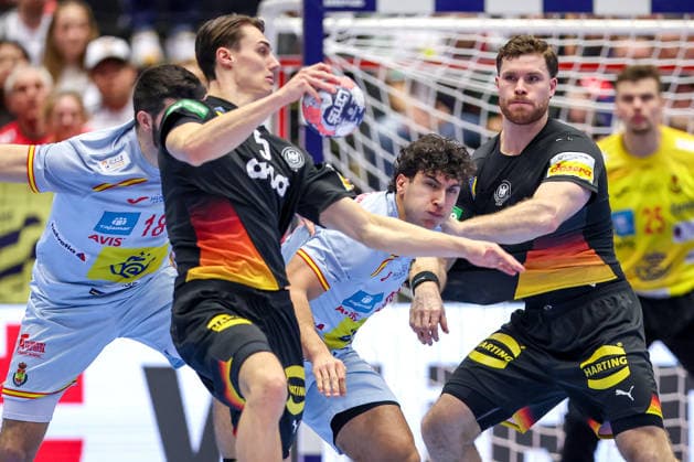 19 01 2026, Handball, Men s EHF EURO 2026, Germany Spain, Jyske Bank Boxing in Herning, Denmark, Preliminary Round Miro Schluroff Germany 05 Johannes Golla Germany 04 in a duel against Javier Rodriguez Moreno Espania 99 Imanol Garciandia Alustiza Espania 18 Denmark