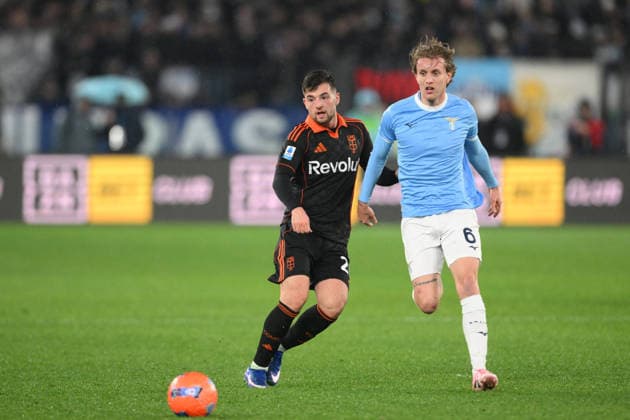 CALCIO - Serie A - SS Lazio vs Como 1907 Martin Baturina of Como 1907 under pressure from Nicolo Rovella of SS Lazio during the match of 21th day of the Serie A Championship between S.S.Lazio and Como at the Olimpico Stadium on Jan 19, 2026 in Rome, Italy. during SS Lazio vs Como 1907, Italian soccer Serie A match in Rome, Italy, January 19 2026 Rome Italy  Copyright: xIPAxSport ABACAx