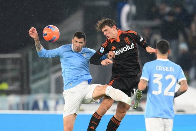 19th January 2026, Stadio Olimpico, Rome, Italy; Italian Serie A Football; Lazio versus Como; Alessio Romagnoli of SS Lazio under pressure from Nico Paz of Como 1907  AllShotLive
