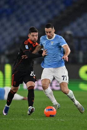 Martin Baturina of Como 1907 and Adam Marusic of S.S. Lazio are in action during the 21th matchday of the Serie A championship between S.S. Lazio and Como 1907 at the Stadio Olimpico on January 19, 2026 in Rome, Italy.  Copyright: xDomenicoxCippitelli IPAxSportx xipa-agency.netx xx IPA_70306985 IPA_Agency_IPA70306985