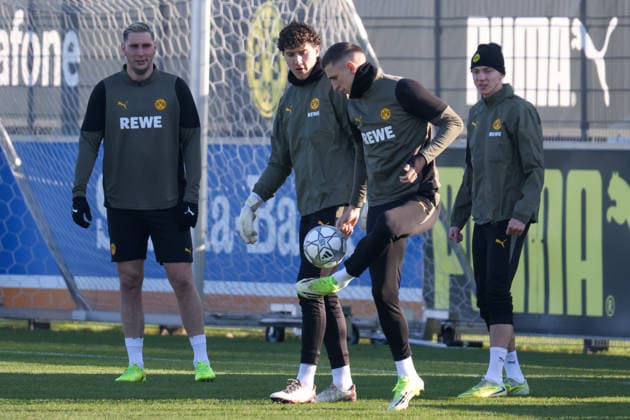 Dortmund, Germany 19 January 2026 Champions League 2025 2026 Borussia Dortmund final training In the picture from left Niklas Süle Suele BVB , goalkeeper Silas Ostrzinski BVB , Nico Schlotterbeck BVB and Maximilian Beier BVB at the final training in Dortmund before the UCL match against Tottenham Hotspur in London Training ground Hohenbuschei North Rhine-Westphalia Copyright: xFotostandx xFantinix