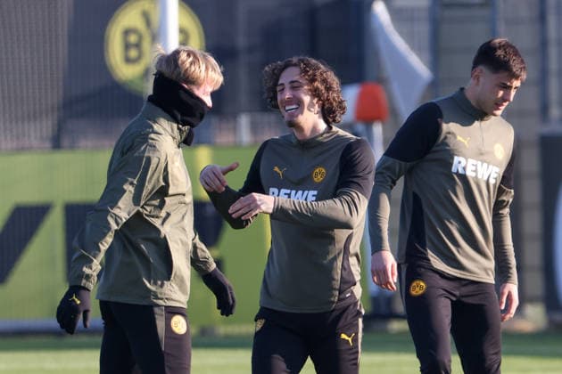 Dortmund, Germany 19 January 2026 Champions League 2025 2026 Borussia Dortmund final training In the picture from left Julian Brandt BVB , Fabio Silva BVB and Aaron Anselmino BVB at the final training in Dortmund before the UCL match against Tottenham Hotspur in London Training ground Hohenbuschei North Rhine-Westphalia Copyright: xFotostandx xFantinix