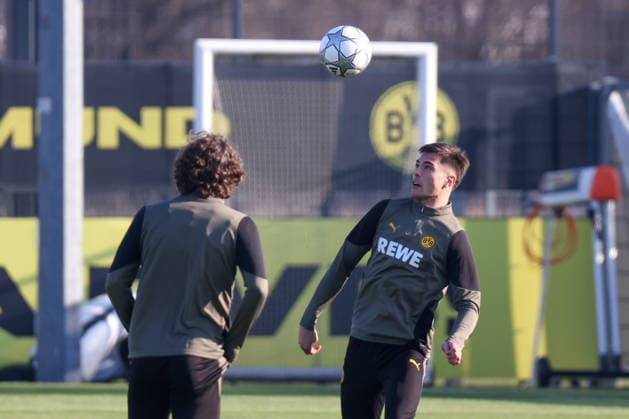 Dortmund, Germany January 19, 2026 Champions League 2025 2026 Borussia Dortmund final training In the picture from left the second Aaron Anselmino BVB at the final training in Dortmund before the UCL match against Tottenham Hotspur in London Training ground Hohenbuschei North Rhine-Westphalia Copyright: xFotostandx xFantinix