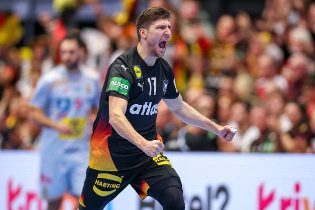 19 01 2026, Handball, Men s EHF EURO 2026, Germany Spain, Jyske Bank Boxing in Herning, Denmark, Preliminary Round Lukas Zerbe Germany 17 cheering Denmark