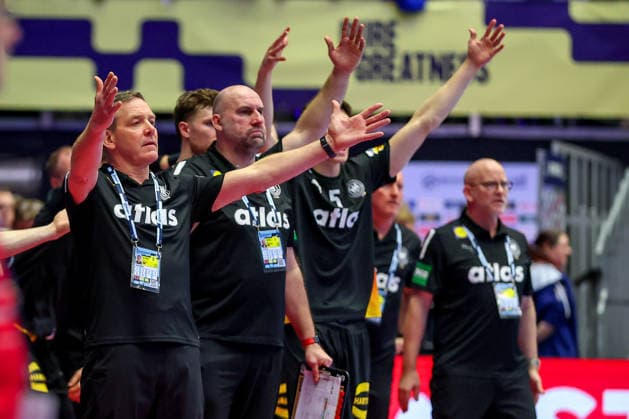 19 01 2026, Handball, Men s EHF EURO 2026, Germany Spain, Jyske Bank Boxen in Herning, Denmark, Preliminary Round Headcoach Alfred Gislason Germany hc gesticulating on the sidelines Denmark