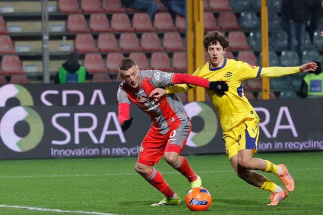 Italian Serie A soccer match US Cremonese vs Hellas Verona FC - 19 Jan 2026 Jamie Vardy of US Cremonese under pressure from Domagoj Bradaric of Hellas Verona during the Italian Serie A soccer match US Cremonese vs Hellas Verona FC at Giovanni Zini Stadium. Final score US Cremonese 0:0 Hellas Verona FC Cremona Italy Copyright: xEmanuelexPennacchiox xSOPAxImagesx EPen_cre_vr_6541
