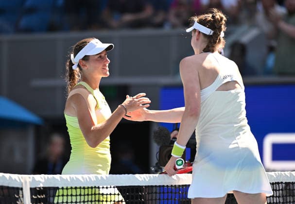 TENNIS AUSTRALIAN OPEN, Kaja Juvan of Slovenia (l) congratulates Elena Rybakina of Kazakhstan following their Women™s 1st round match on day 3 of the 2026 Australian Open tennis tournament at Melbourne Park in Melbourne, Tuesday, January 20, 2026. ( NO ARCHIVING MELBOURNE VICTORIA AUSTRALIA  Copyright: xJAMESxROSSx 20260120163876965841