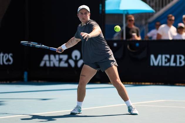 Sonay Kartal of Great Britain hits a forehand Australian Open tennis tournament, Day Three, Melbourne Park, Australia - 20 Jan 2026Melbourne Melbourne Park Victoria (VIC) Australia  Copyright: xRachelxBach Shutterstockx 16303004ab