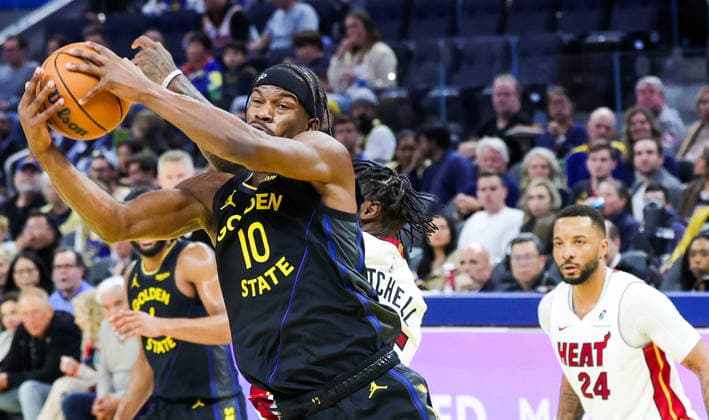 (260120) -- SAN FRANCISCO, Jan. 20, 2026 -- Golden State Warriors Jimmy Butler III (front) vies for the ball during the 2025-2026 NBA, Basketball Herren, USA regular season basketball game between Golden State Warriors and Miami Heat in San Francisco, the United States, Jan. 19, 2026. (Photo by Xinhua) (SP)U.S.-SAN FRANCISCO-BASKETBALL-NBA-WARRIORS VS HEAT ArthurxDong 