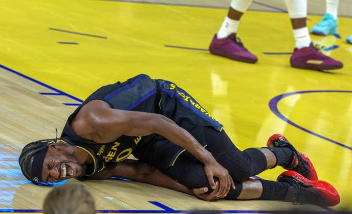 (260120) -- SAN FRANCISCO, Jan. 20, 2026 -- Golden State Warriors Jimmy Butler III holds his right knee after being injured during the 2025-2026 NBA, Basketball Herren, USA regular season basketball game between Golden State Warriors and Miami Heat in San Francisco, the United States, Jan. 19, 2026. (Photo by Xinhua) (SP)U.S.-SAN FRANCISCO-BASKETBALL-NBA-WARRIORS VS HEAT ArthurxDong 