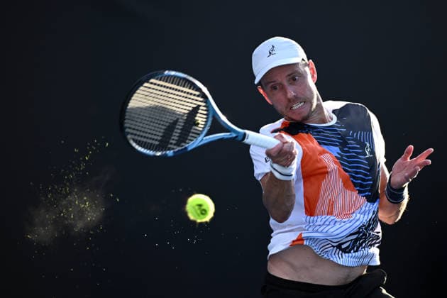 TENNIS AUSTRALIAN OPEN, James Duckworth of Australia returns to Dino Prizmic of Croatia during their Men™s 1st round match on day 3 of the 2026 Australian Open tennis tournament at Melbourne Park in Melbourne, Tuesday, January 20, 2026. ( NO ARCHIVING MELBOURNE VICTORIA AUSTRALIA  Copyright: xJOELxCARRETTx 20260120189908265692