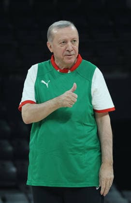 Turkish President Erdogan plays game with former NBA, Basketball Herren, USA player O Neal ISTANBUL, TURKIYE - JANUARY 18: (----EDITORIAL USE ONLY - MANDATORY CREDIT - TURKISH PRESIDENCY MUSTAFA KAMACI HANDOUT - NO MARKETING NO ADVERTISING CAMPAIGNS - DISTRIBUTED AS A SERVICE TO CLIENTS----) Turkish President Recep Tayyip Erdogan and former American National Basketball Association (NBA) player Shaquille O Neal play a game at the Basketball Development Center in Istanbul, Turkiye on January 18, 2026. Turkish Presidency Mustafa Kamaci Handout Anadolu Istanbul Turkey. Editorial use only. Please get in touch for any other usage.  Copyright: x2026xAnadoluxTurkishxPresidencyx xMustafaxKamacix xHandoutx
