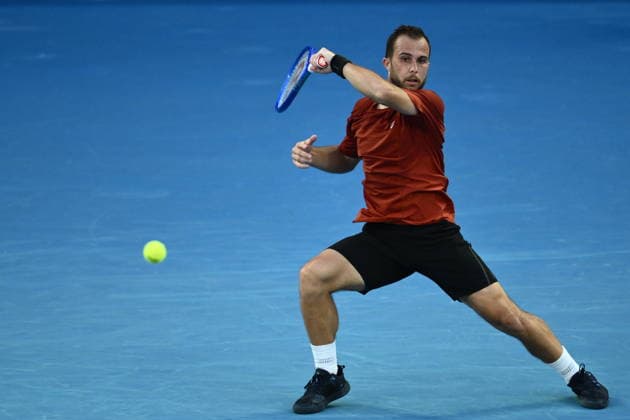 TENNIS AUSTRALIAN OPEN, Hugo Gaston of France returns during the Men™s 1st round match against Jannik Sinner of Italy on day 3 of the 2026 Australian Open tennis tournament at Melbourne Park in Melbourne, Tuesday, January 20, 2026. ( NO ARCHIVING MELBOURNE VICTORIA AUSTRALIA  Copyright: xJOELxCARRETTx 20260120160780798976