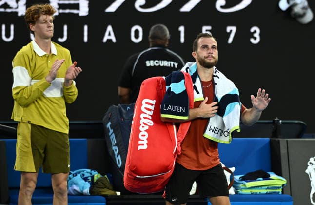 TENNIS AUSTRALIAN OPEN, Hugo Gaston of France retires from the Men™s 1st round match against Jannik Sinner of Italy on day 3 of the 2026 Australian Open tennis tournament at Melbourne Park in Melbourne, Tuesday, January 20, 2026. ( NO ARCHIVING MELBOURNE VICTORIA AUSTRALIA  Copyright: xJOELxCARRETTx 20260120164923723113