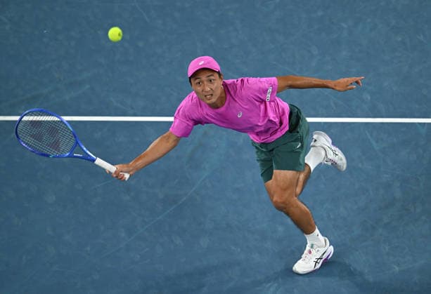TENNIS AUSTRALIAN OPEN, Shintaro Mochizuki of Japan in action during the Mens 1st round match against Stefanos Tsitsipas of Greece day 3 of the 2026 Australian Open tennis tournament at Melbourne Park in Melbourne, Tuesday, January 20, 2026. ( NO ARCHIVING MELBOURNE VICTORIA AUSTRALIA  Copyright: xLUKASxCOCHx 20260120134423928073