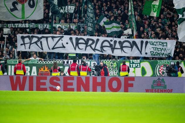 16 01 2026 Soccer, 2025 2026, 1 Bundesliga, 18 Matchday, SV Werder Bremen Eintracht Frankfurt Fans Bremen with Banner Fritz lend against Clemens Fritz Managing Director Professional Soccer Bremen DFL REGULATIONS PROHIBIT ANY USE OF PHOTOGRAPHS AS IMAGE SEQUENCES AND OR QUASI VIDEO