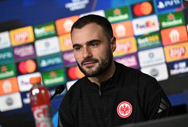 20 01 2026, xjhx, Football UEFA Champions League, Eintracht Frankfurt Press Conference v l Interim Coach Dennis Schmitt Eintracht Frankfurt DFL DFB REGULATIONS PROHIBIT ANY USE OF PHOTOGRAPHS as IMAGE SEQUENCES and or QUASI VIDEO Frankfurt am Main