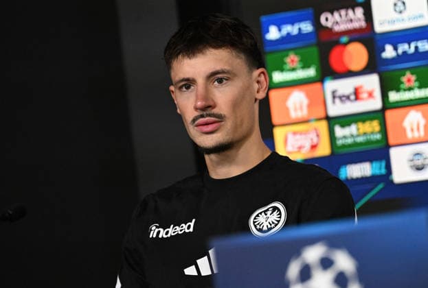 20.01.2026, xjhx, Fussball UEFA Champions League, Eintracht Frankfurt Pressekonferenz v.l. Robin Koch (Eintracht Frankfurt) (DFL DFB REGULATIONS PROHIBIT ANY USE OF PHOTOGRAPHS as IMAGE SEQUENCES and or QUASI-VIDEO) Frankfurt am Main *** 20 01 2026, xjhx, Football UEFA Champions League, Eintracht Frankfurt Press Conference v l Robin Koch Eintracht Frankfurt DFL DFB REGULATIONS PROHIBIT ANY USE OF PHOTOGRAPHS as IMAGE SEQUENCES and or QUASI VIDEO Frankfurt am Main