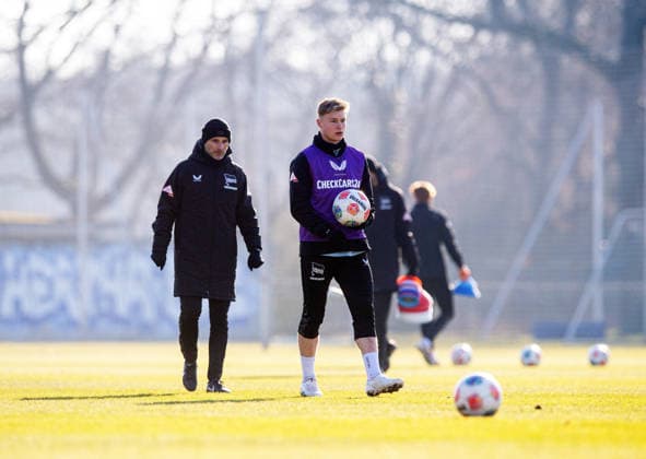 Soccer, Men, Season 2025 26, 2 Bundesliga, Hertha BSC, Training, f l Coach Stefan Leitl Hertha BSC , Julian Eitschberger Hertha BSC , 20 01 2026, Copyright: xSebastianxRäppold MatthiasxKochx
