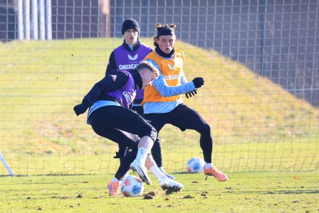 DEU, DFL, 2 FBL Hertha BSC, Training, 20 01 2026, Sportforum, Berlin, DEU, DFL, 2 FBL Hertha BSC, Training, im Bild Julian Eitschberger Hertha BSC Berlin 2 , Fabian Reese Hertha BSC Berlin 11 DFL regulations prohibit any use of Photographs as image sequences and or quasi video nordphotoxGmbHx xEngler nph00076