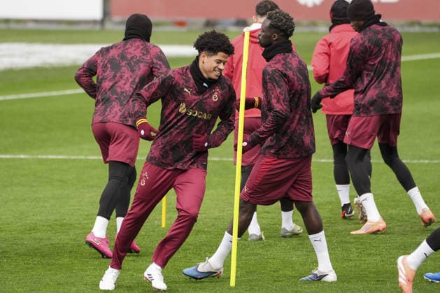 Galatasaray s training session ahead of Atletico Madrid match ISTANBUL, TURKIYE - JANUARY 20: Gabriel Sara (front) of Galatasaray attends a training session ahead of the UEFA Champions League week 7 match against Atletico Madrid, at Kemerburgaz Metin Oktay Facilities in Istanbul, Turkiye on January 20, 2026. Arife Karakum Anadolu Istanbul Turkey. Editorial use only. Please get in touch for any other usage.  Copyright: x2026xAnadoluxArifexKarakumx