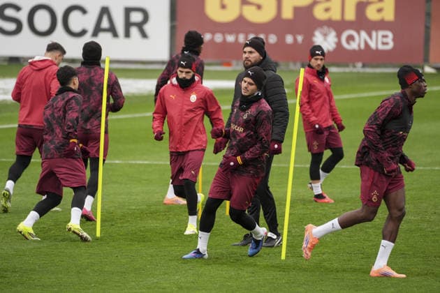 Galatasaray s training session ahead of Atletico Madrid match ISTANBUL, TURKIYE - JANUARY 20: Mauro Icardi (front) of Galatasaray attends a training session ahead of the UEFA Champions League week 7 match against Atletico Madrid, at Kemerburgaz Metin Oktay Facilities in Istanbul, Turkiye on January 20, 2026. Arife Karakum Anadolu Istanbul Turkey. Editorial use only. Please get in touch for any other usage.  Copyright: x2026xAnadoluxArifexKarakumx