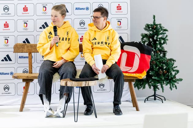 Jana Fischer (DOSB-Olympiakader Snowboard-Verband Deutschland SVD, Snowboard Cross, SC Loeffingen) und Olaf Tabor (DOSB-Vorstand Leistungssport und Chef de Mission Team Deutschland Mailand Cortina 2026) GER, Offizielle DOSB Olympia Nominierung Team Deutschland, Olympische Winterspiele Mailand Cortina 2026, Pressekonferenz, 20.01.2026. GER, Offizielle DOSB Olympia Nominierung Team Deutschland, Olympische Winterspiele Mailand Cortina 2026, Pressekonferenz, 20.01.2026. Muenchen *** Jana Fischer DOSB Olympic Squad Snowboard Association Germany SVD, Snowboard Cross, SC Loeffingen and Olaf Tabor DOSB Executive Board Competitive Sports and Chef de Mission Team Germany Milan Cortina 2026 GER, Official DOSB Olympic Nomination Team Germany, Olympic Winter Games Milan Cortina 2026, Press Conference, 20 01 2026 GER, Official DOSB Olympic Nomination Team Germany, Olympic Winter Games Milan Cortina 2026, Press Conference, 20 01 2026 Munich Copyright: xEibner-Pressefoto FranzxFeinerx EP_HFR