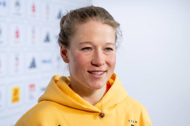 Jana Fischer (DOSB-Olympiakader Snowboard-Verband Deutschland SVD, Snowboard Cross, SC Loeffingen) laechelnd beim Interview Portrait Portraet GER, Offizielle DOSB Olympia Nominierung Team Deutschland, Olympische Winterspiele Mailand Cortina 2026, Pressekonferenz, 20.01.2026. GER, Offizielle DOSB Olympia Nominierung Team Deutschland, Olympische Winterspiele Mailand Cortina 2026, Pressekonferenz, 20.01.2026. Muenchen *** Jana Fischer DOSB Olympic Squad Snowboard Association Germany SVD, Snowboard Cross, SC Loeffingen smiling during the interview Portrait Portrait GER, Official DOSB Olympic Nomination Team Germany, Olympic Winter Games Milan Cortina 2026, Press Conference, 20 01 2026 GER, Official DOSB Olympic Nomination Team Germany, Olympic Winter Games Milan Cortina 2026, Press Conference, 20 01 2026 Munich Copyright: xEibner-Pressefoto FranzxFeinerx EP_HFR