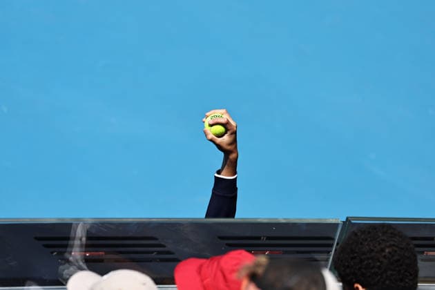 A ballgirl shows a ball during first round of 2026 Australian Open in Melbourne, 20 01 2026