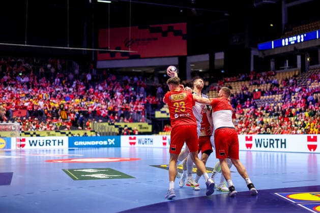 20 01 2026, Handball, Men s EHF EURO 2026, North Macedonia Romania, Jyske Bank Boxing in Herning, Denmark, Preliminary Round Calin Dedu Romania 23 and Liviu Emil Caba Romania 21 defend at the circle against Filip Kuzmanovski North Macedonia 18 Denmark