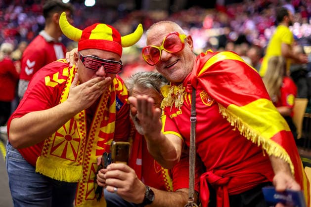 20 01 2026, Handball, Men s EHF EURO 2026, North Macedonia Romania, Jyske Bank Boxing in Herning, Denmark, Preliminary Round Good mood among the fans from North Macedonia The handball fans cheer on their team Denmark
