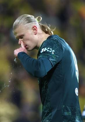 Erling Haaland of Manchester City clears his nose of snot Bodo Glimt v Manchester City, UEFA Champions League, Group Stage, Football, Aspmyra Stadion, Bodo, Norway - 20 Jan 2026Bodo Aspmyra Stadion Norway EDITORIAL USE ONLY No use with unauthorised audio, video, data, fixture lists, club league logos or live services. Online in-match use limited to 120 images, no video emulation. No use in betting, games or single club league player publications. Copyright: xKieranxMcManus Shutterstockx 16348328ak