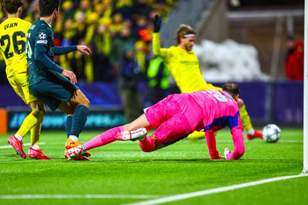 Football, Champions League 2025 2026 Bodo Glimt Manchester City Bodo 20260120 Bodo Glimts Kasper Hogh scores on Manchester Citys goalkeeper Gianluigi Donnarumma in the Champions League football match between Bodo Glimt and Manchester City at Aspmyra Stadium Photo Mats Torbergsen NTB Bodo Norway EDITORIAL USE ONLY RESTRICTED USE FOR BETTING COMPANIES  Copyright: xMatsxTorbergsenx xNTBx